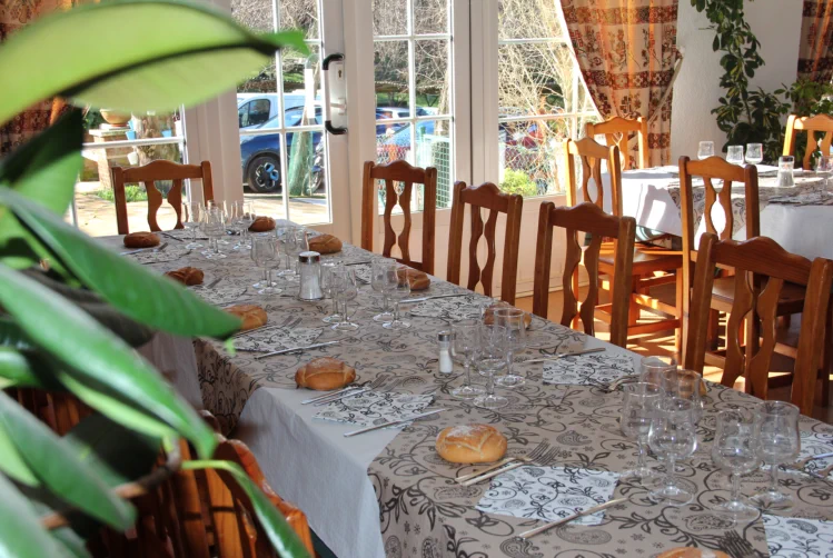 Restaurante Cuevas del Águila Arenas de San Pedro, Ávila, Valle del Tiétar sur de Gredos