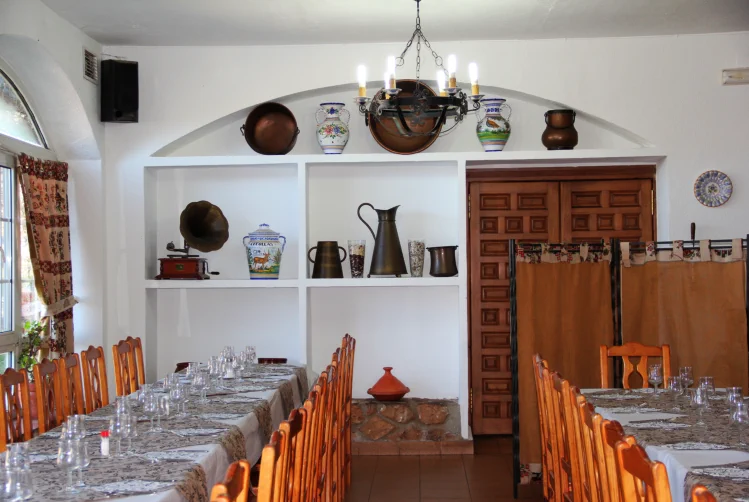 Restaurante Cuevas del Águila Arenas de San Pedro, Ávila, Valle del Tiétar sur de Gredos