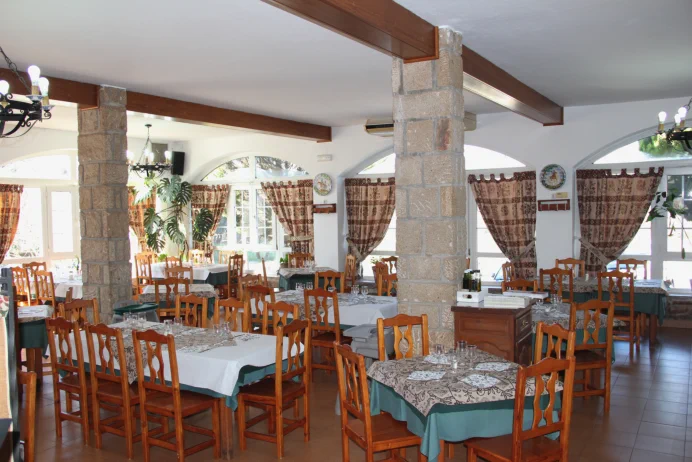 Restaurante Cuevas del Águila, especialidad en carnes y asados