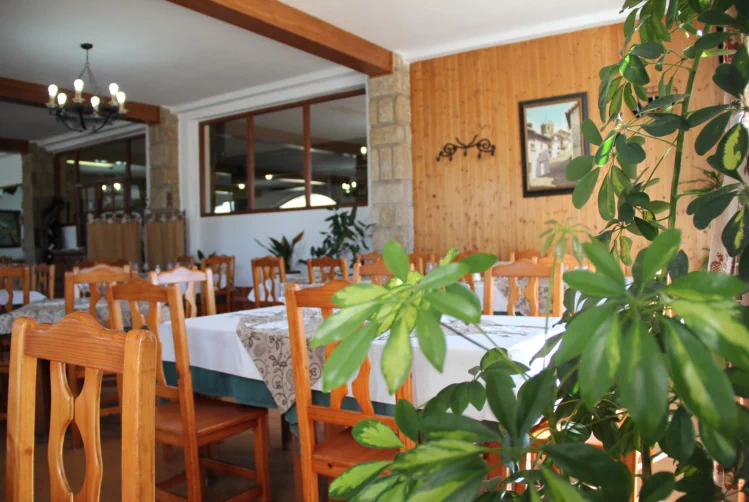 Restaurante Cuevas del Águila Arenas de San Pedro, Ávila, Valle del Tiétar sur de Gredos