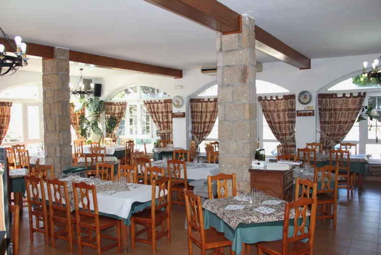 Restaurante Cuevas del Águila Arenas de San Pedro, Ávila, Valle del Tiétar sur de Gredos